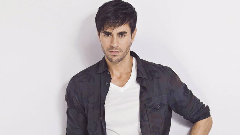 Juez le pedirá a Enrique Iglesias someterse a prueba de ADN