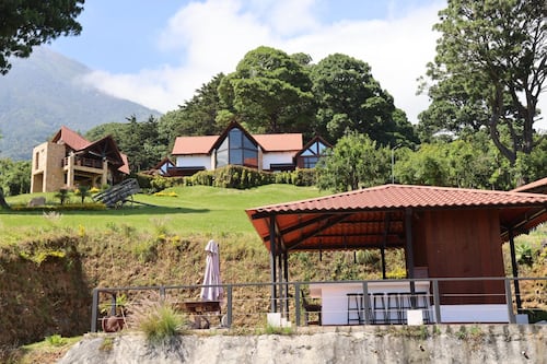 La lujosa mansión vinculada a Giammattei adquirida por Q50 mil