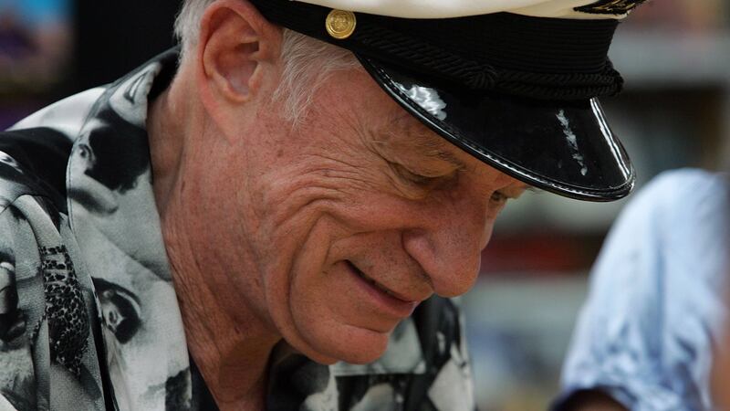 Playboy rendirá homenaje a Hugh Hefner en portada con una foto como pocos lo recuerdan