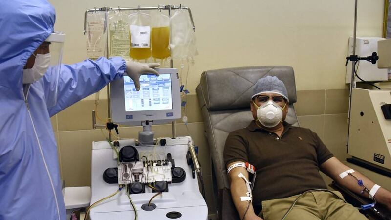 Tras superar el coronavirus, bolivianos donan plasma para salvar vidas