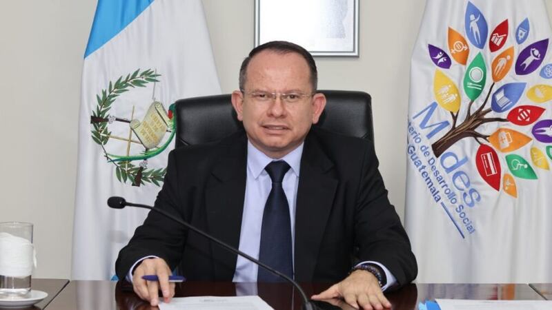Por no acatar órdenes, certifican al ministro del MIDES y al director del fodes