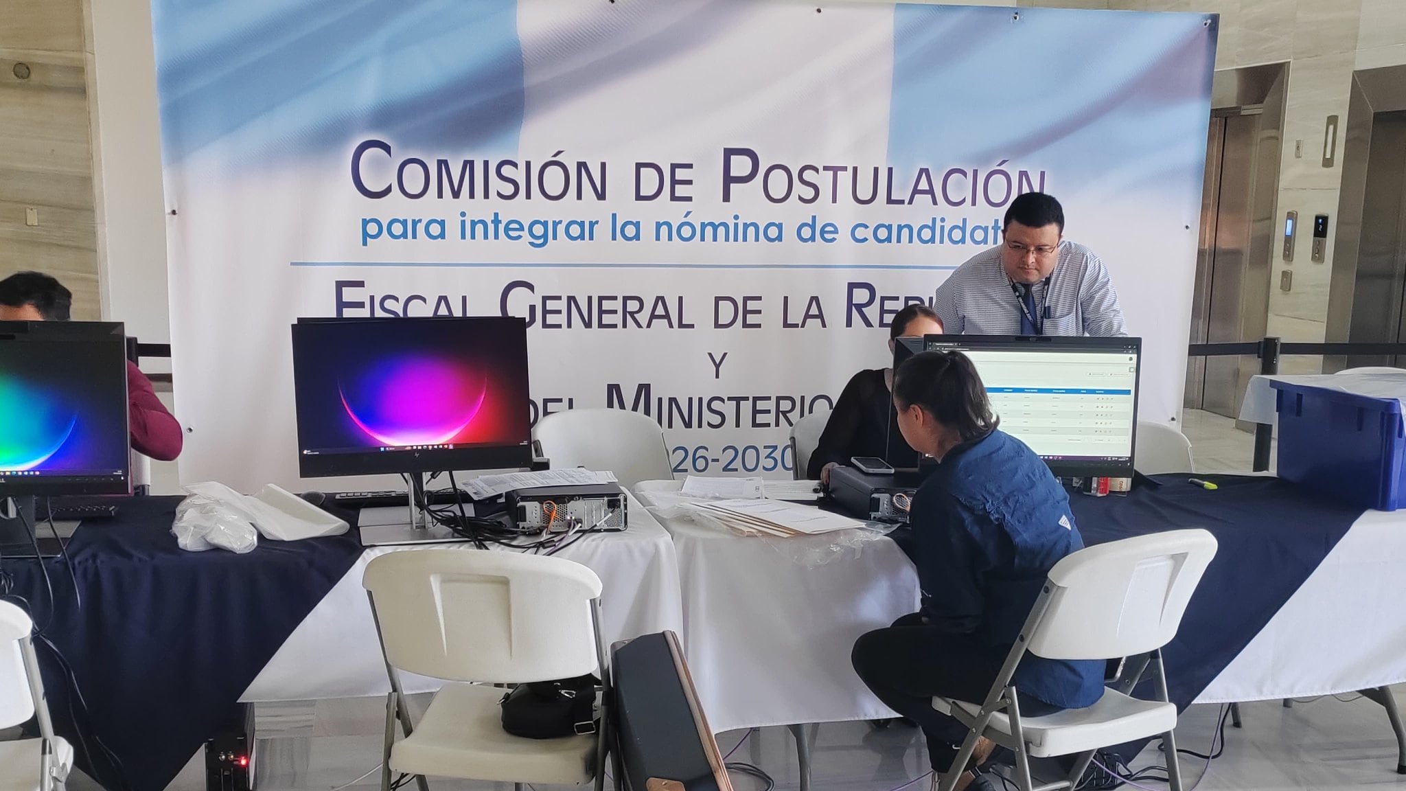 La fiscal general Consuelo Porras envió una representante con sus descargos en una maleta. Foto: @guatevisible