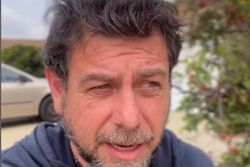 Chofo Espinosa remata su peliculas para recuperar fondos