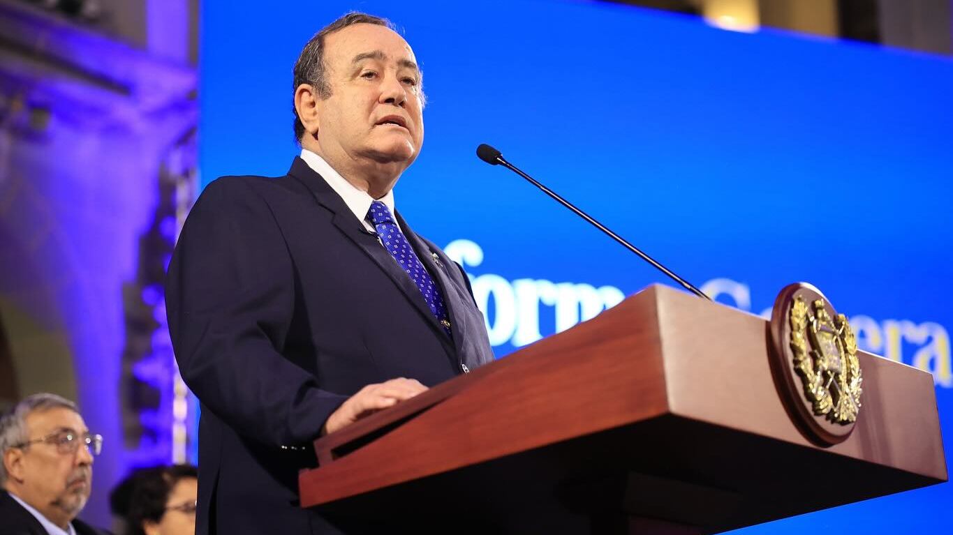 El presidente, Alejandro Giammattei ofreció 14 Escuelas Bicentenario. Foto Gobierno de Guatemala.