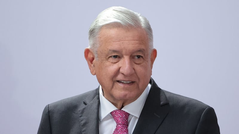 AMLO denuncia campaña contra presidentes de Honduras y Perú