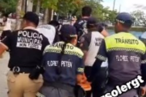 Extranjera resulta con golpes tras caer de columpio gigante a la orilla del lago Petén Itzá