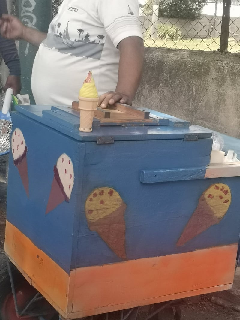Denuncia: “municipalidad de Antigua no permitió a heladeros vender en procesiones”.