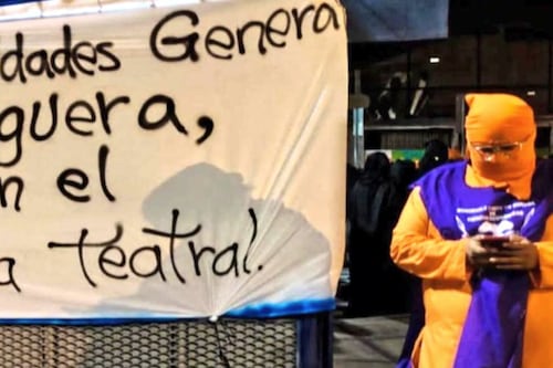 Tráfico en El Periférico y Avenida Petapa por encapuchados que cerraron la Usac