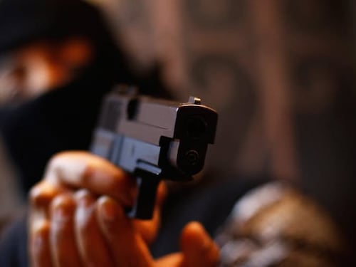 Mujer logra escapar de hecho delictivo en zona 9 y recibe atención por crisis nerviosa