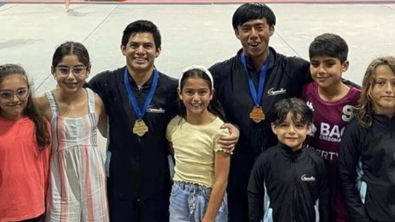 Jorge Vega con medalla de oro en la Copa Internacional Estrellas Gimnasticas