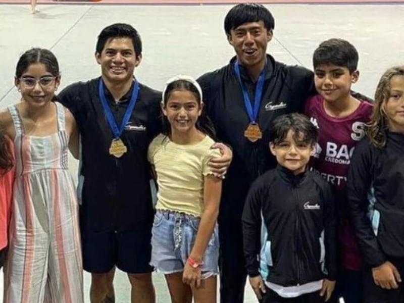 Jorge Vega con medalla de oro en la Copa Internacional Estrellas Gimnasticas