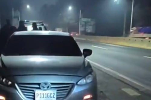 Ubican cuatro cuerpos dentro de un carro en la ruta al Pacífico