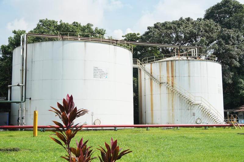 La destilería Pantaleón, en Escuintla, produce etanol.