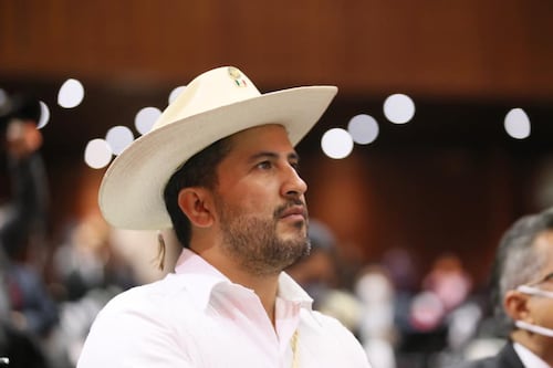 Graban el asesinato del alcalde de Uruapan en Michoacán cuando participaba en la celebración de Día de Muertos