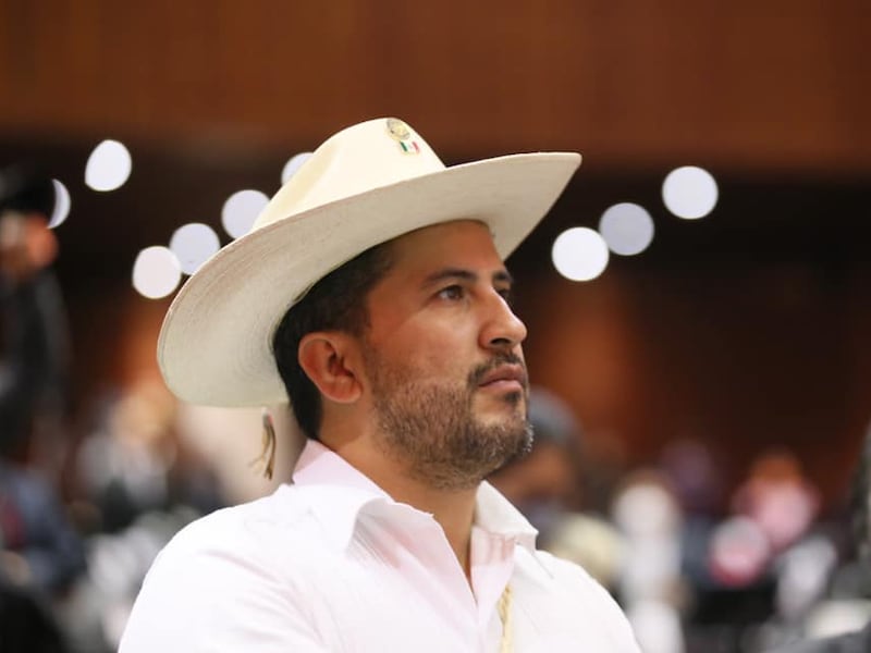 Graban el asesinato del alcalde de Uruapan en Michoacán cuando participaba en la celebración de Día de Muertos