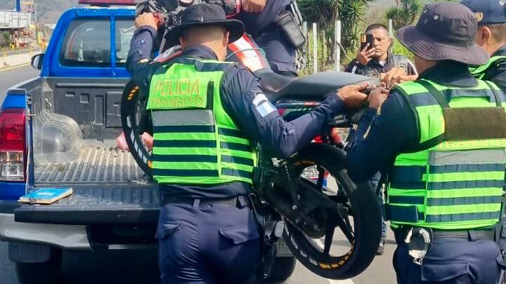 Durante el operativo consignaron 9 motocicletas. Foto Tránsito PNC