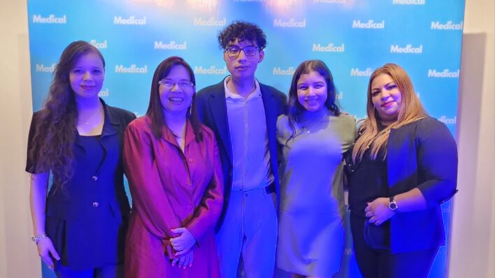 En el centro de la foto: Daniel Soto, Director Comercial de Medical.