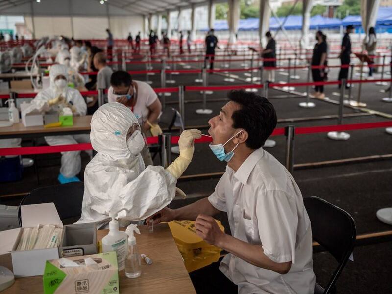 China asegura que ha “controlado” el rebrote de COVID-19 en Pekín