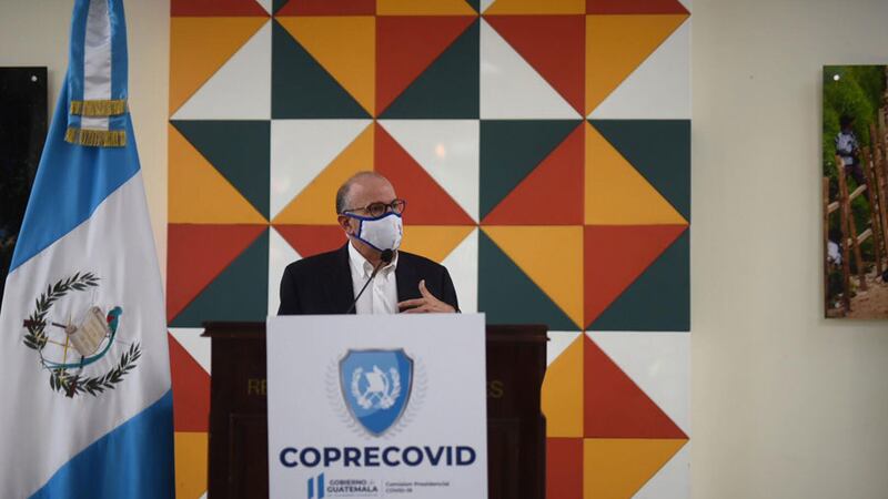 Asturias: "Con respecto a mi salario, es el establecido por el señor presidente"