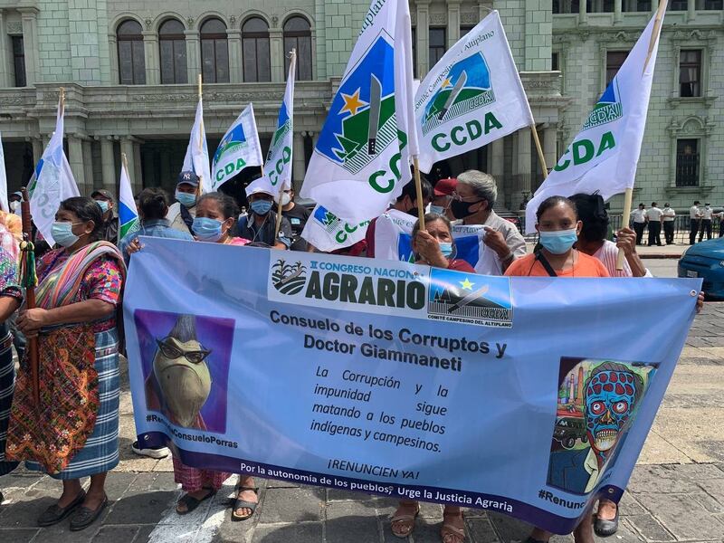 Guatemaltecos exigen la renuncia de Giammattei y de Porras