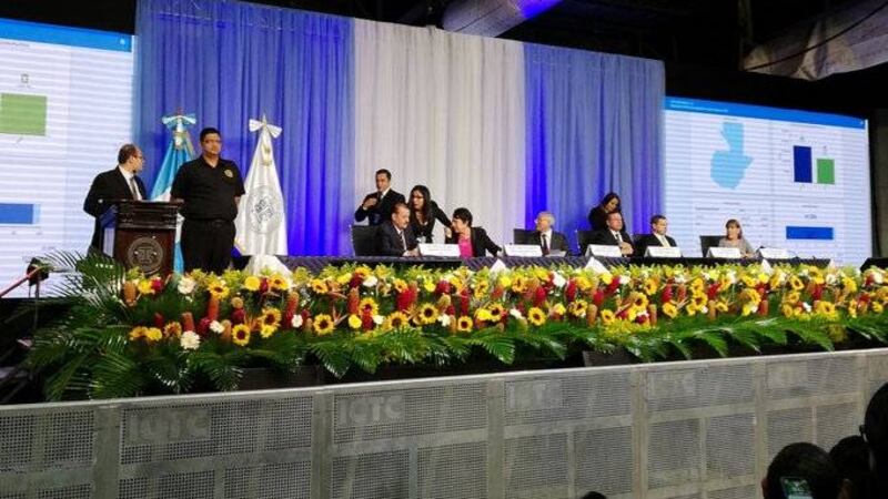 Guatemaltecos en Estados Unidos eligen como presidente a Giammattei