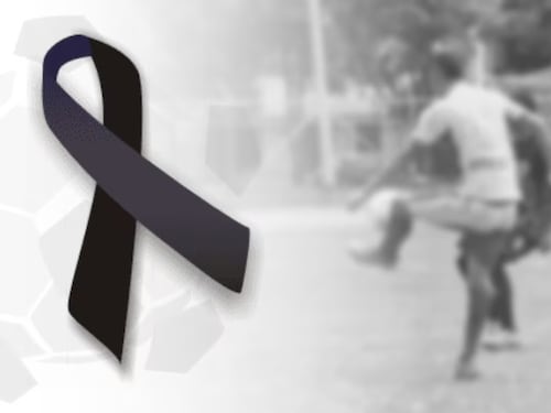 ¡Terribles imágenes! Futbolista de 23 años fallece luego de recibir una brutal patada en la cabeza