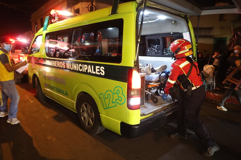 Los tres menores fueron trasladados a un centro asistencial. Foto: CBM