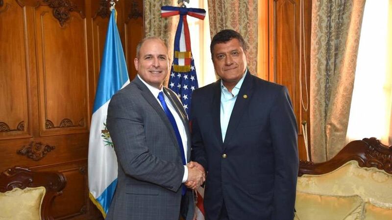 Comisionado de EE. UU. verifica trabajo de seguridad fronteriza