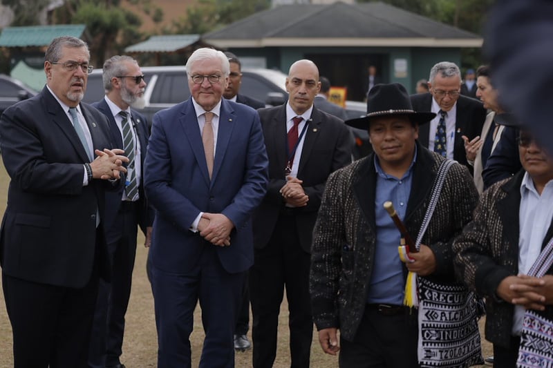 El presidente Bernardo Arévalo junto con su homólogo alemán Frank-Walter Steinmeier.
