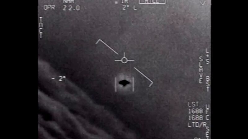 VIDEOS. El Pentágono revela tres grabaciones reales de avistamientos de ovnis