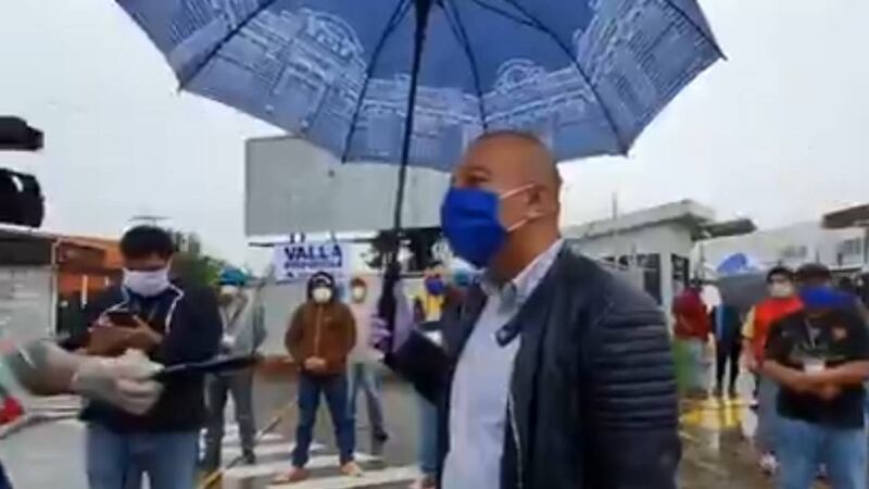 Personal de mantenimiento del hospital del Parque de la Industria pide pago de salario