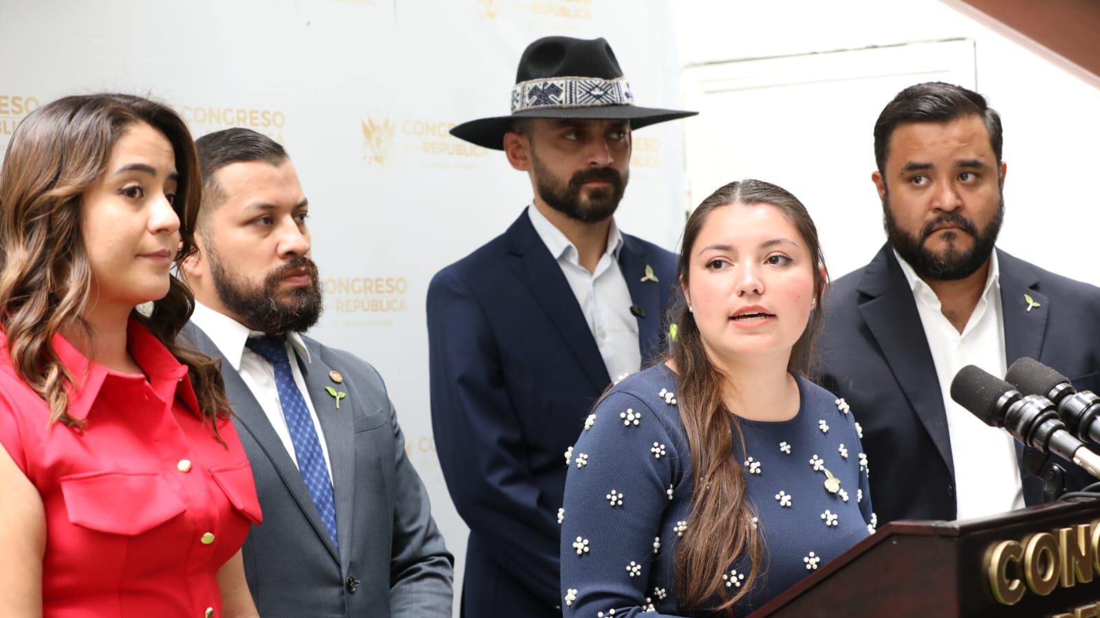 Diputados informaron acerca de la propuesta para legislar los call center en Guatemala.