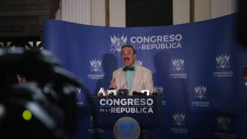 Diputado Linares presenta denuncia contra magistrados de la CC