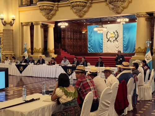 Los temas abordados por Arévalo y las autoridades indígenas durante asamblea