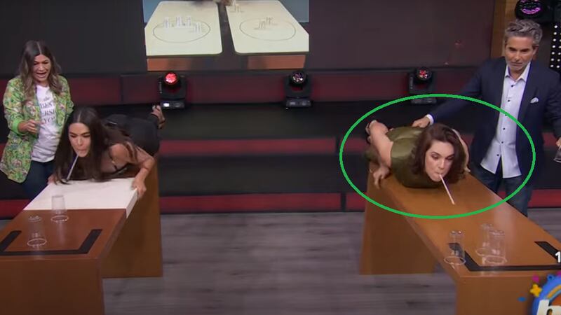 VIDEO. La caída de la conductora del programa “Hoy” que se vuelve viral