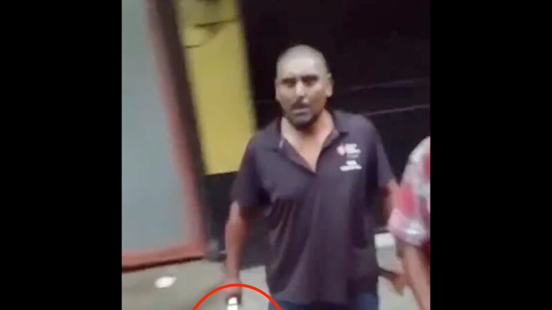 VIDEO: piloto de bus hiere en el rostro a otro con un machete