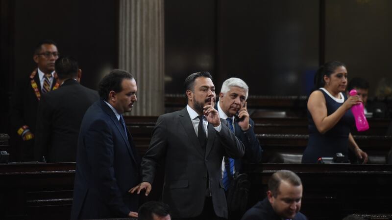 Oficialismo se enfrenta por elección de contralor general
