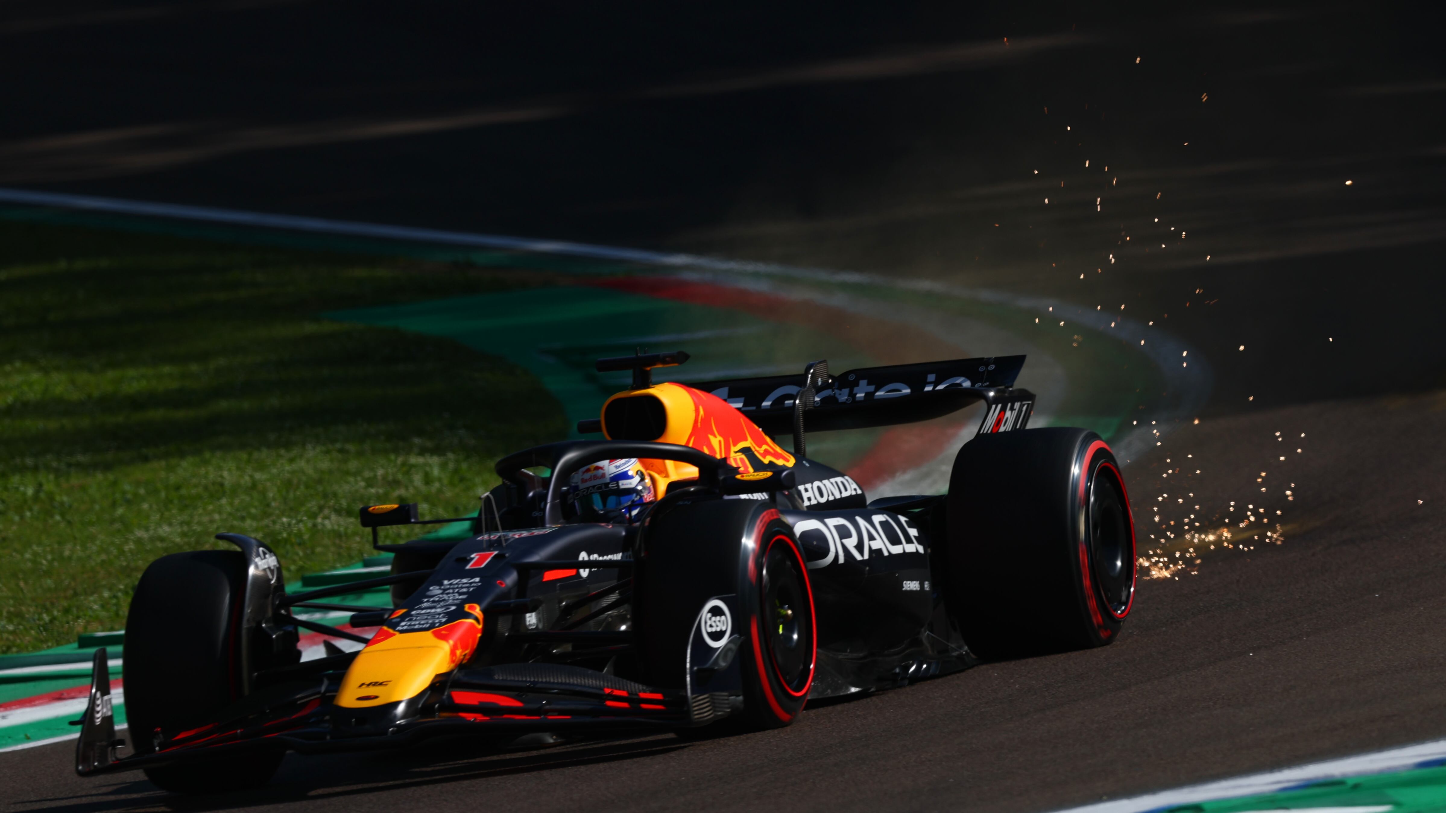 Verstappen ganó el GP de Emilia Romaña.
