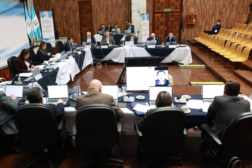 Carrera por la Fiscalía está entre amparos y en la etapa clave