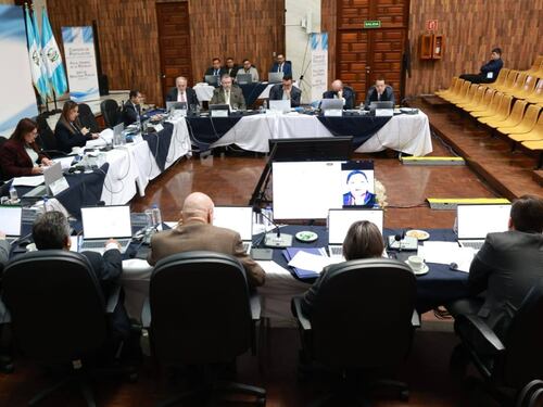 Carrera por la Fiscalía está entre amparos y en la etapa clave