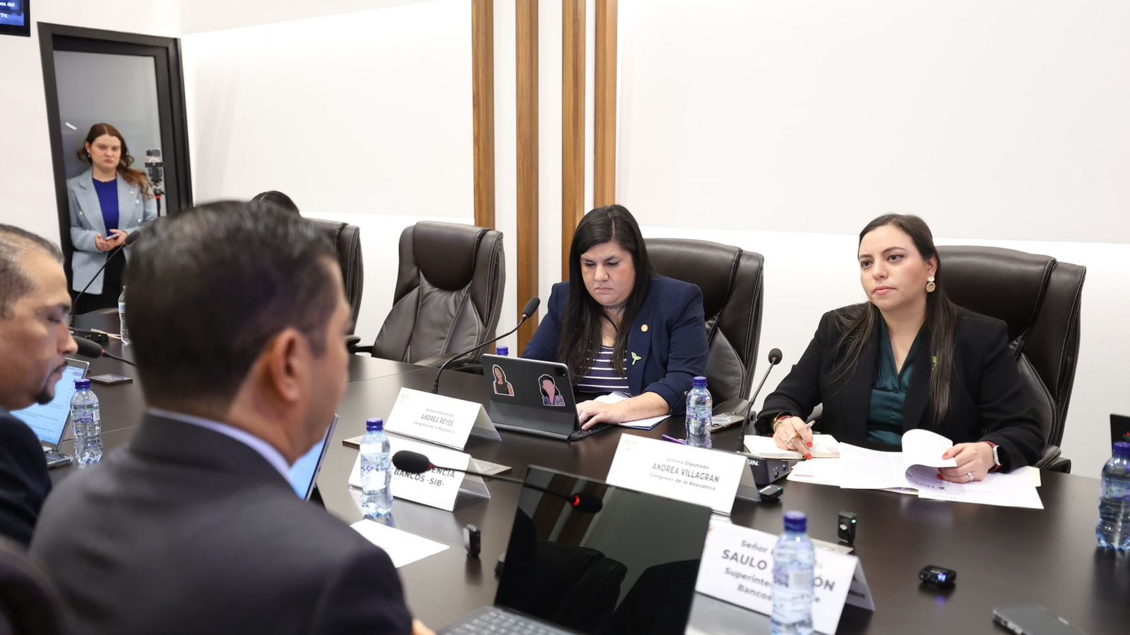 Diputadas del Congreso sostuvieron reunión con autoridades de la DIACO.