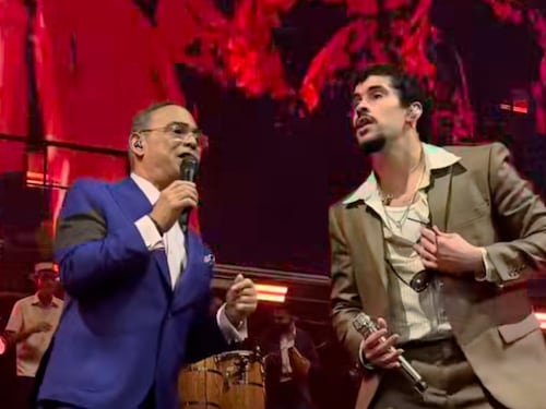 ¡Otra sorpresa! Gilberto Santa Rosa y Bad Bunny protagonizan un ‘baile inolvidable’ en el Choli