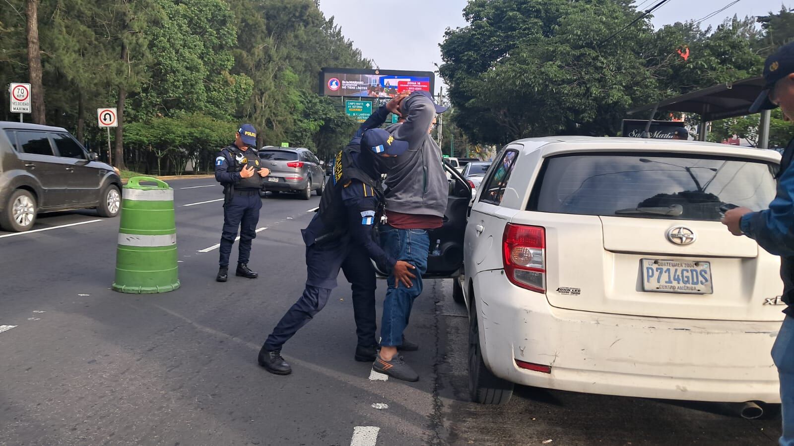 En bulevar Vista Hermosa, zona 15. (Foto: Policía Nacional Civil)