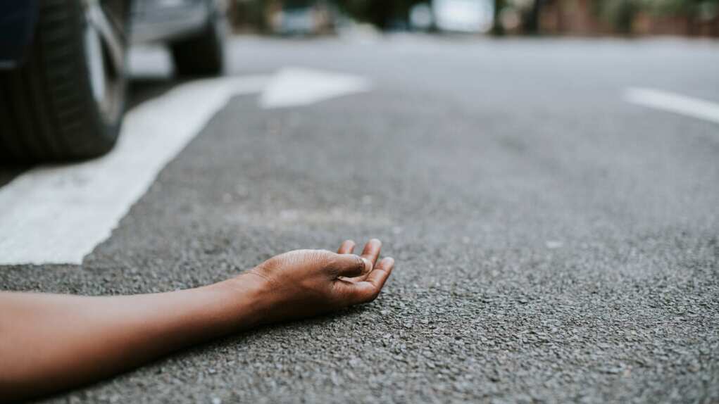 El coche embistió dos veces a un hombre en la calle. (Foto: C&B Law Group)