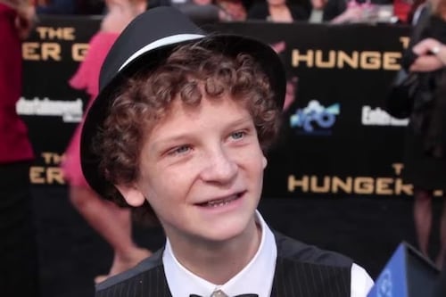 Actor de ‘Los Juegos del Hambre’ es arrestado tras atacar a un grupo de personas