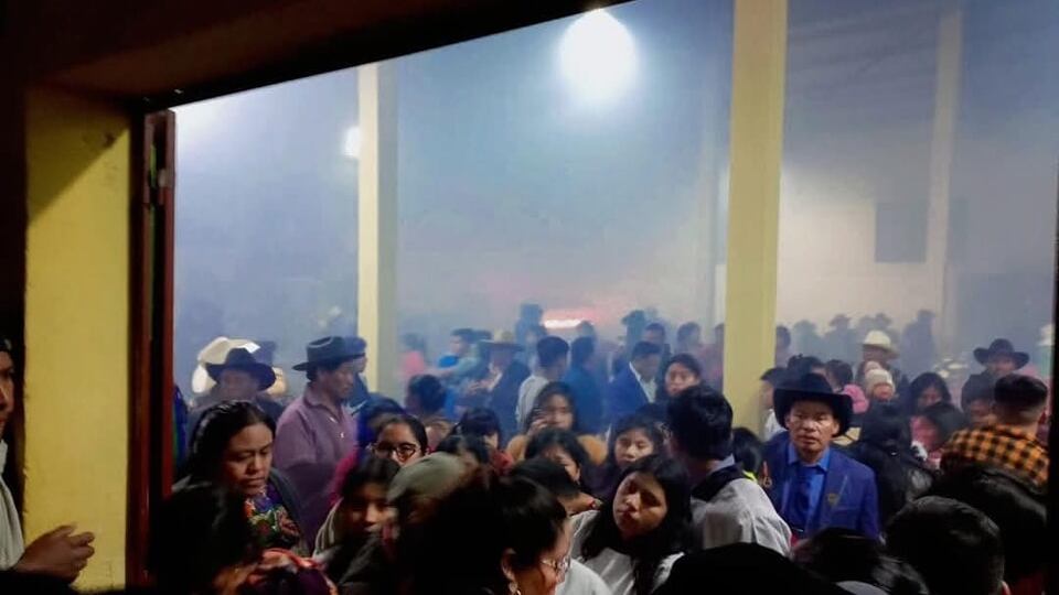 Explota bomba pirotécnica dentro de una iglesia en Totonicapán.