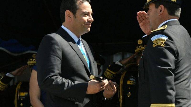 Ejército nombra “kaibil honorario” al presidente Jimmy Morales