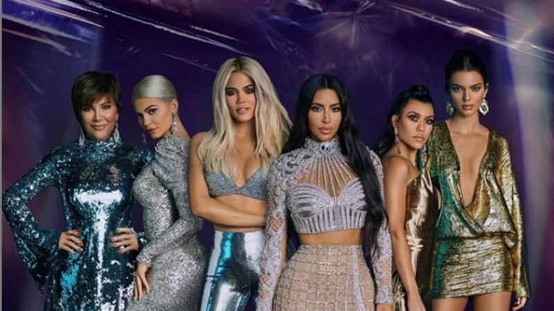 Hacen pedazos al clan Kardashian por el exceso de Photoshop en su foto juntas