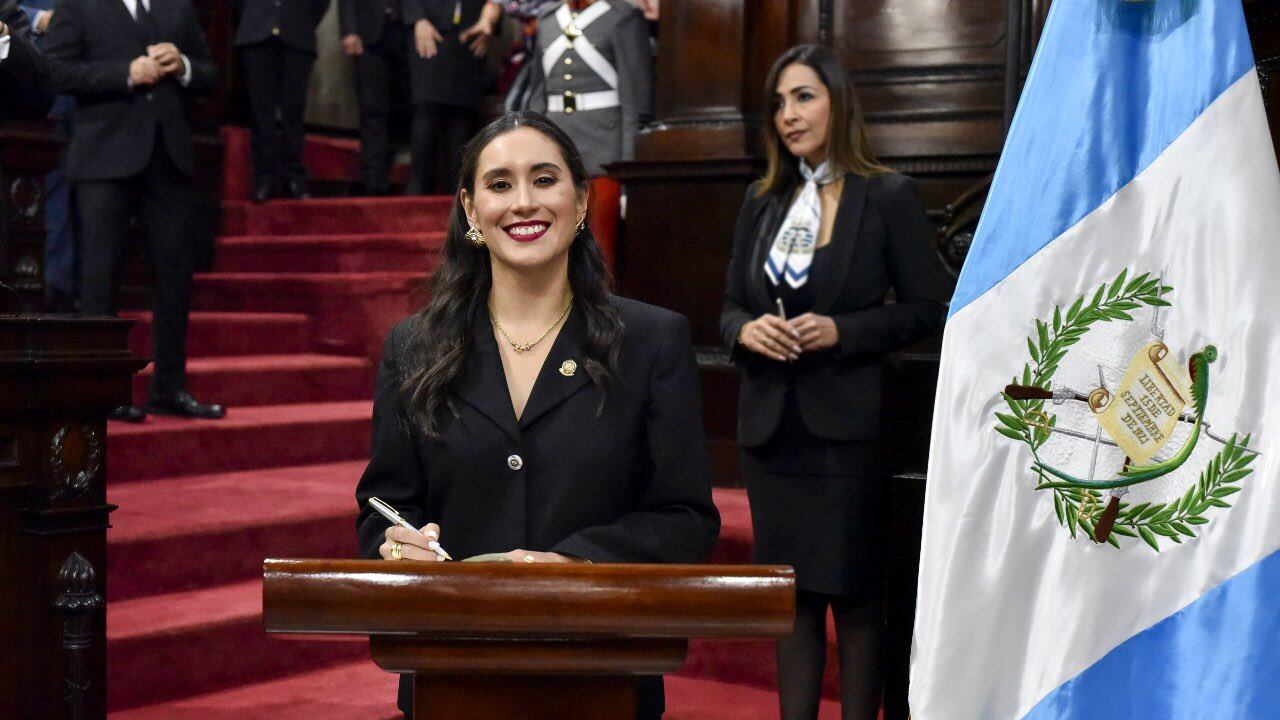 Diputada Karina Paz durante la Juramentación y toma de posesión de la Junta Directa del Congreso.