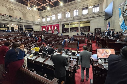 Diputados oficialistas proponen intervenir la Usac